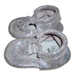 Freshly Picked Baby Shoes – Size 4, Silver Glitter Mary Jane Moccasins